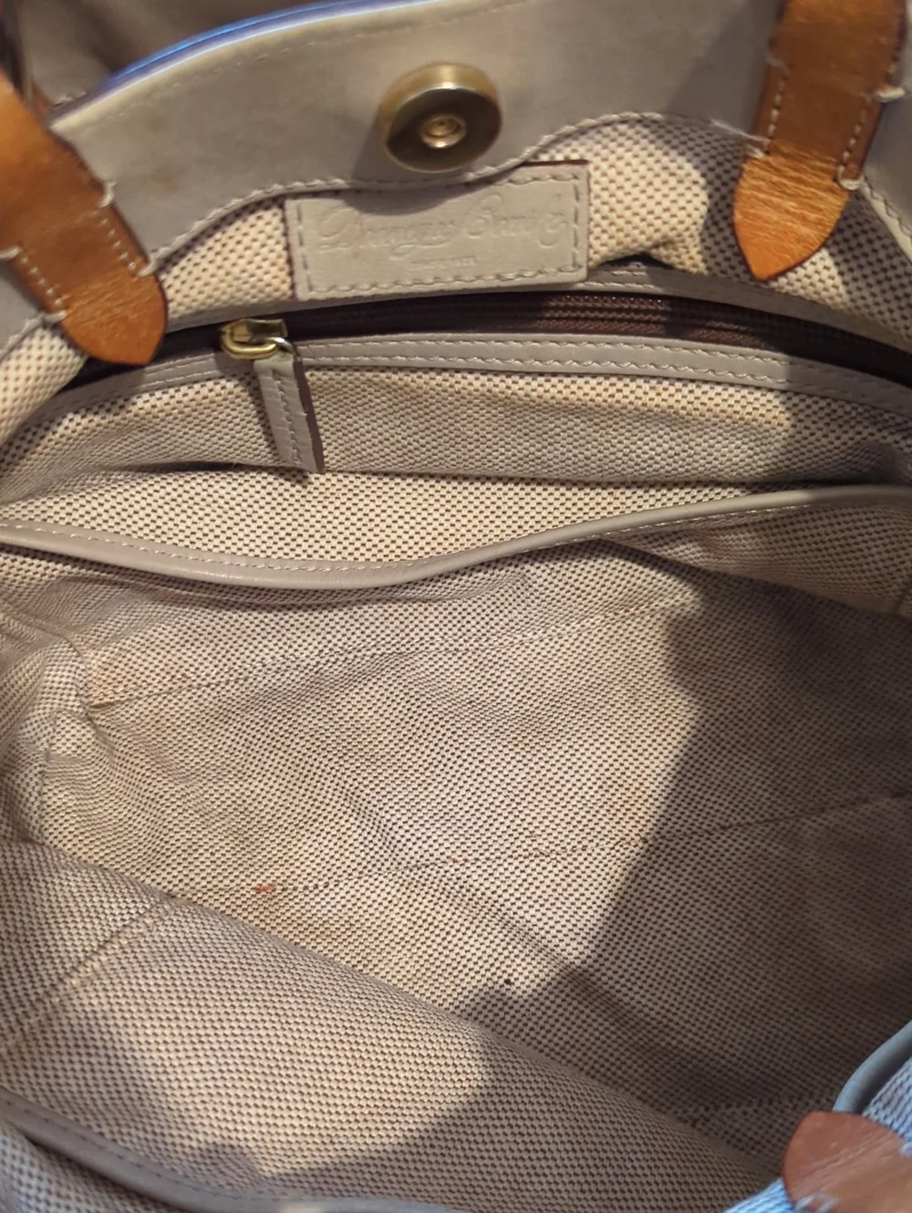 Dooney & Bourke City Barlow Beige Leather‎ Tote Bag 🛍️ 🥰